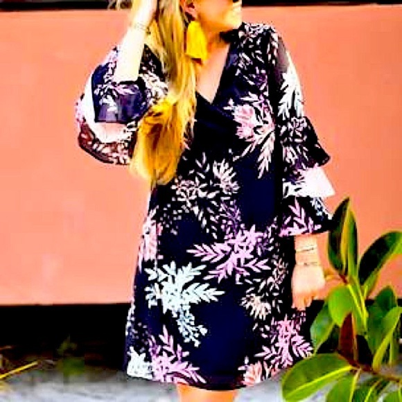 Vince Camuto Dresses & Skirts - Vince Camuto Chiffon Float Dress w/ Tiered Sleeves